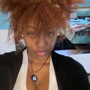 Meet your Posher, Damona